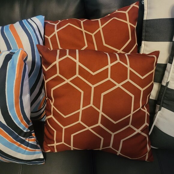 BEAUTIFUL 3-SET SOFA PILLOW BUNDLE- GET 3 DIFFERENT SETS for ONLY $14.00 - Picture 1 of 4